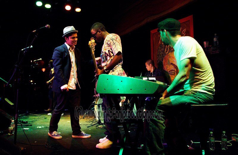 Bruno_Mars_100 